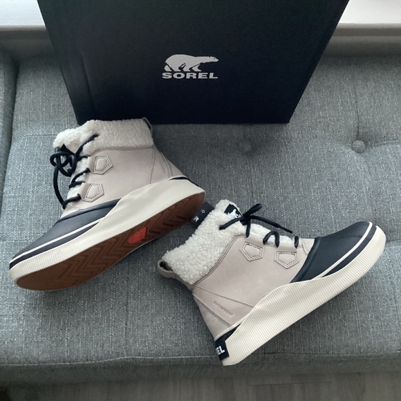 Sorel Women's Out N About IV Chillz Waterproof Booties, size 8.5 - Picture 3 of 11